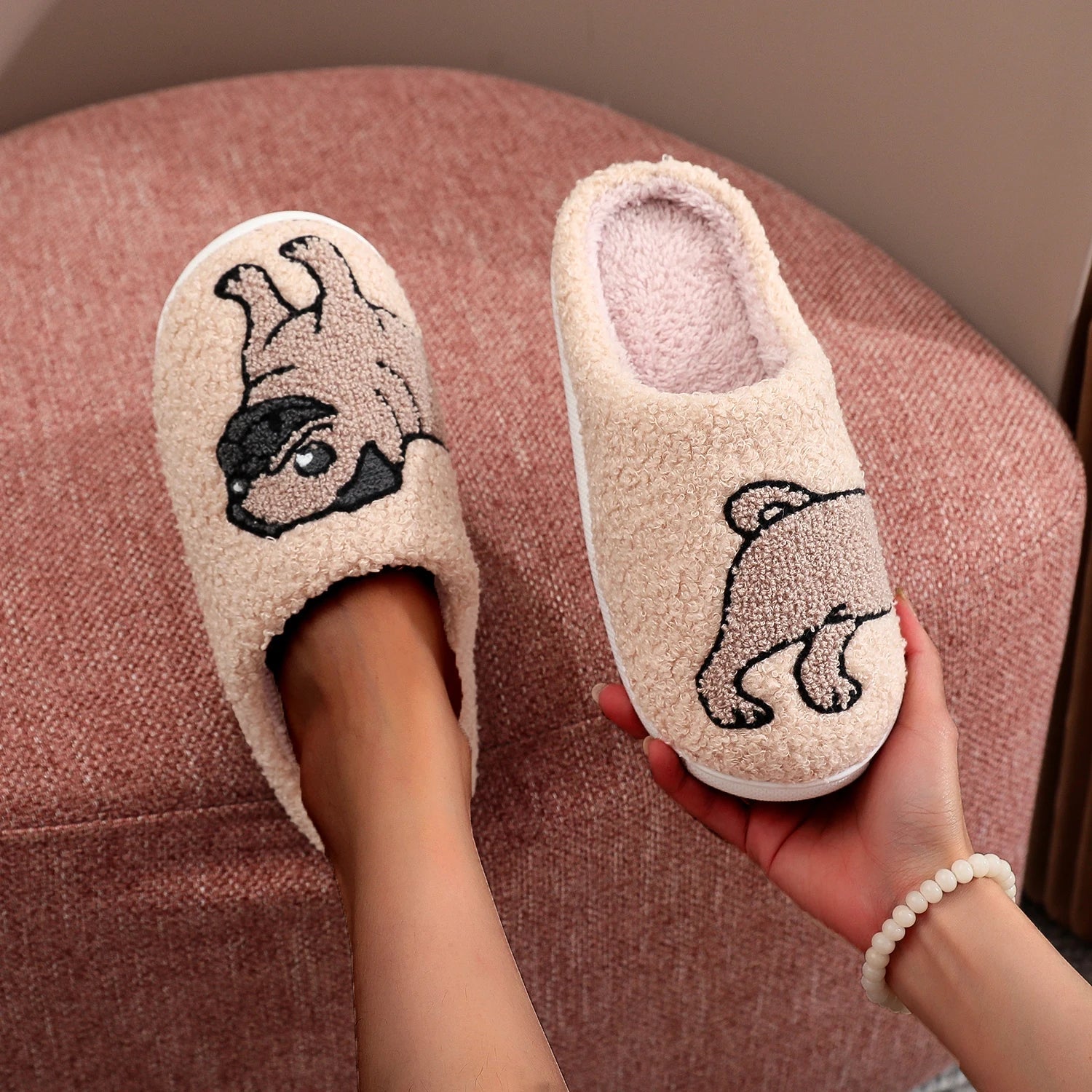 Pantufa Cachorro Pug - Seus Pés Sempre Quentinhos